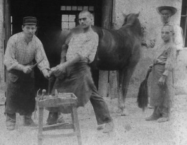 (Antibes 1898)  gauche Jean-Baptiste Magnique,  droite l'apprenti Honor Isnard
